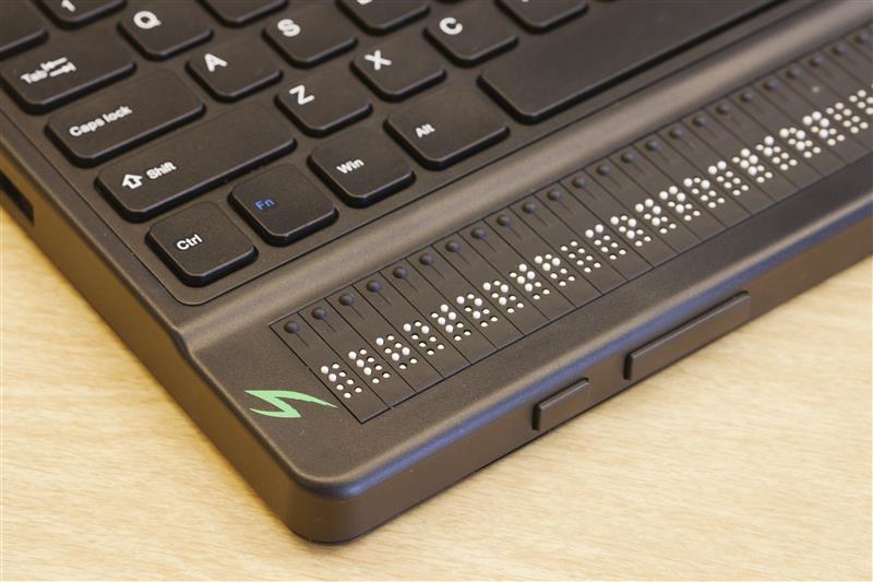A close look at the mantis keyboard where Braille cells are shown refreshing.