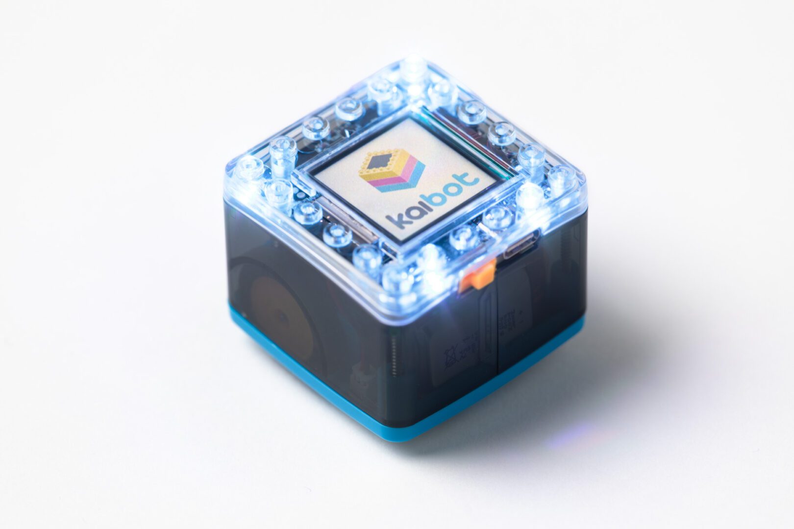 KaiBot-Robot-4Z9A3231-web The KaiBot robot with the lights on top illuminated.